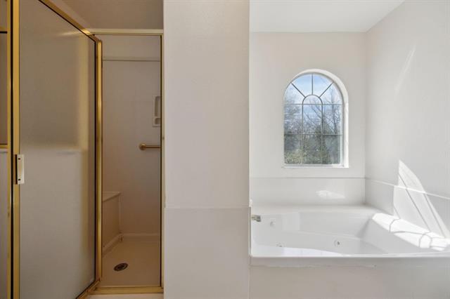 Building Photo - 903 Live Oak St