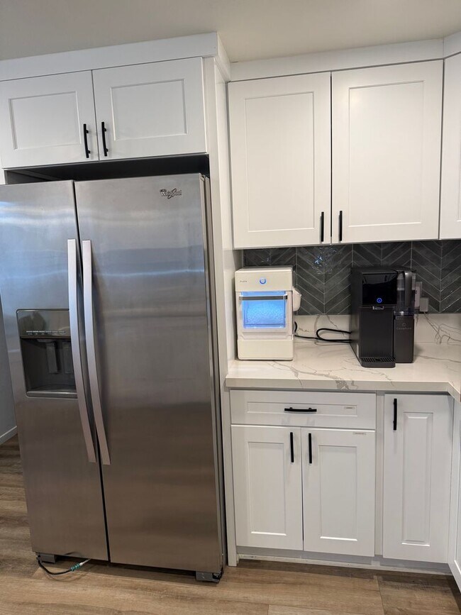 Building Photo - PAL