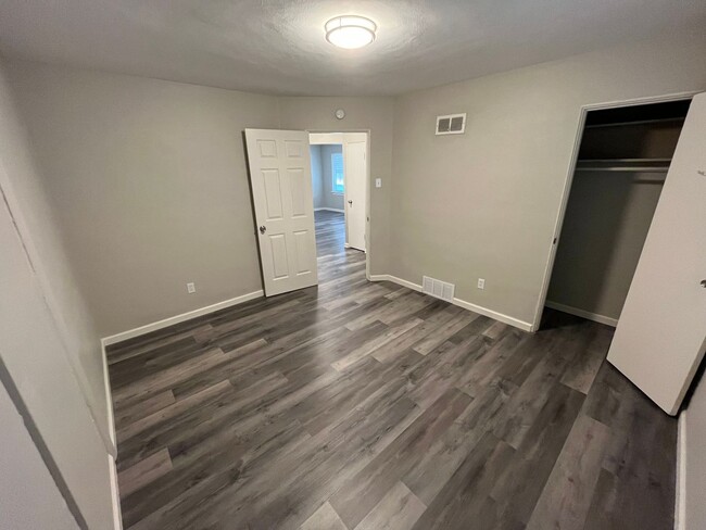 Building Photo - Spacious Three Bedroom One Bath Home Comin...