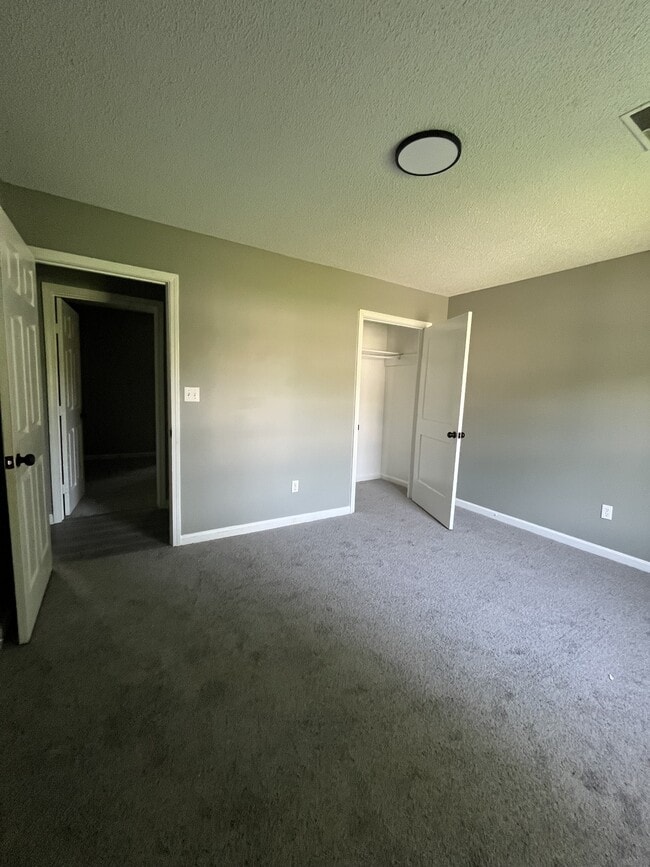 Building Photo - 315 Bledsoe Ave