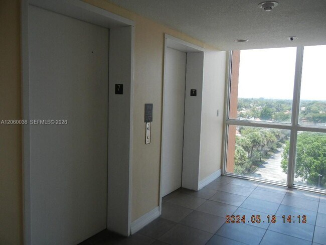 Building Photo - 215 SW 42nd Ave