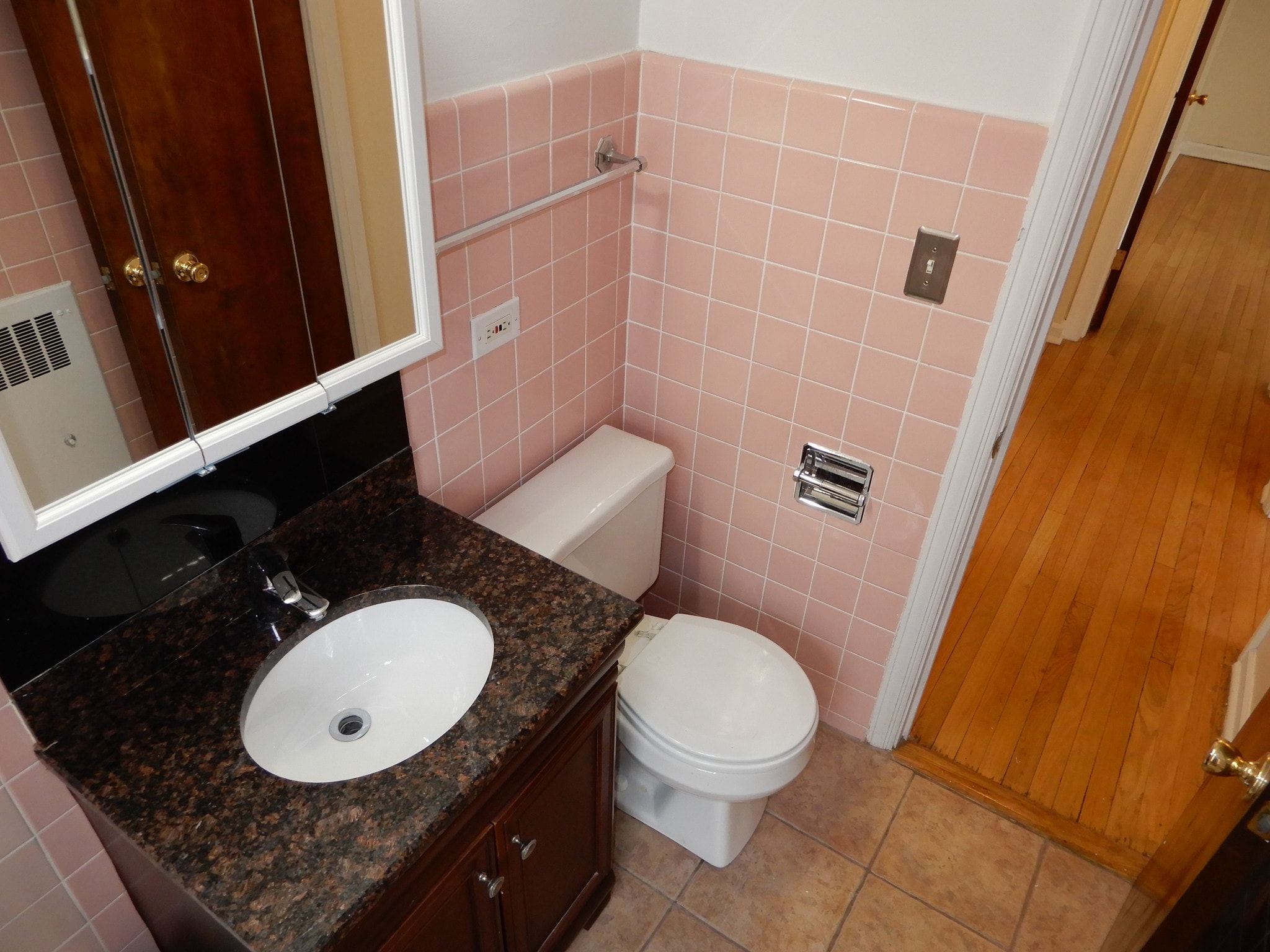 retro ceramic tile bathroom - 1526 N Harlem Ave