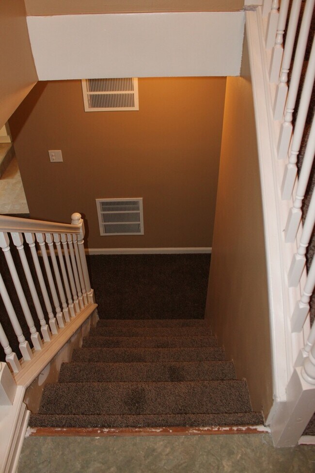 Building Photo - AVAILABLE NOW! Beautiful 3 Bedroom Home in...