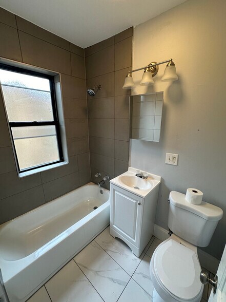 Building Photo - 7331 N Honore St