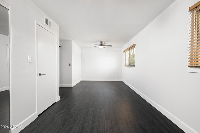 Building Photo - 6063 N Granite Reef Rd