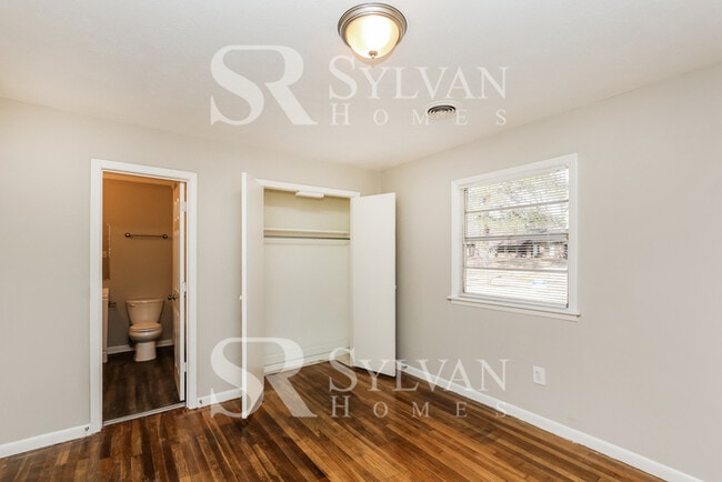 Building Photo - The living is easy in this 3 bedroom, 2 ba...