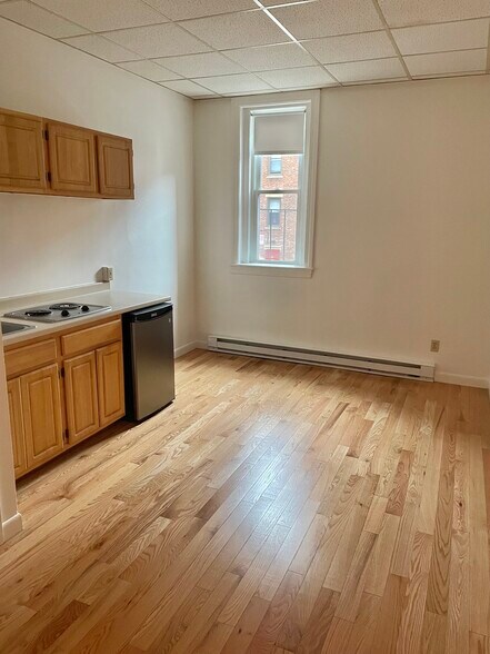 Building Photo - 822 Beacon St