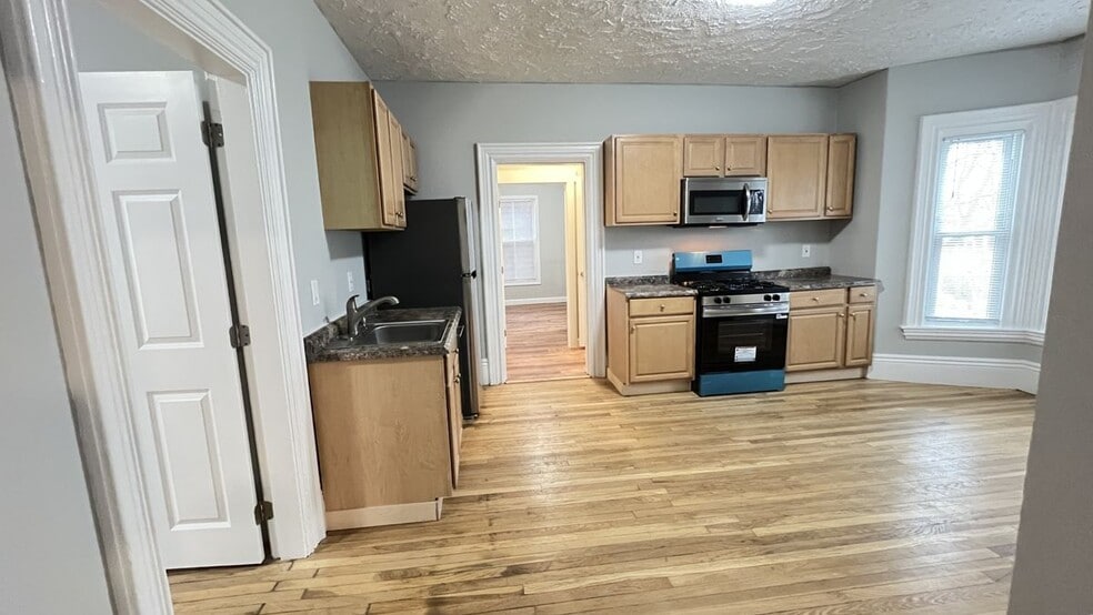 Building Photo - 31 Ridgeway St