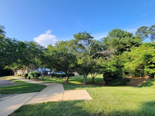 Building Photo - 2611 Ivory Run Way