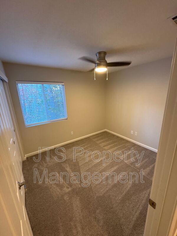 Building Photo - 9542 Windrose Ln