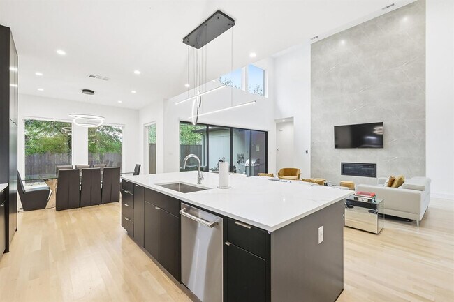 Building Photo - 3714 Highgrove Dr