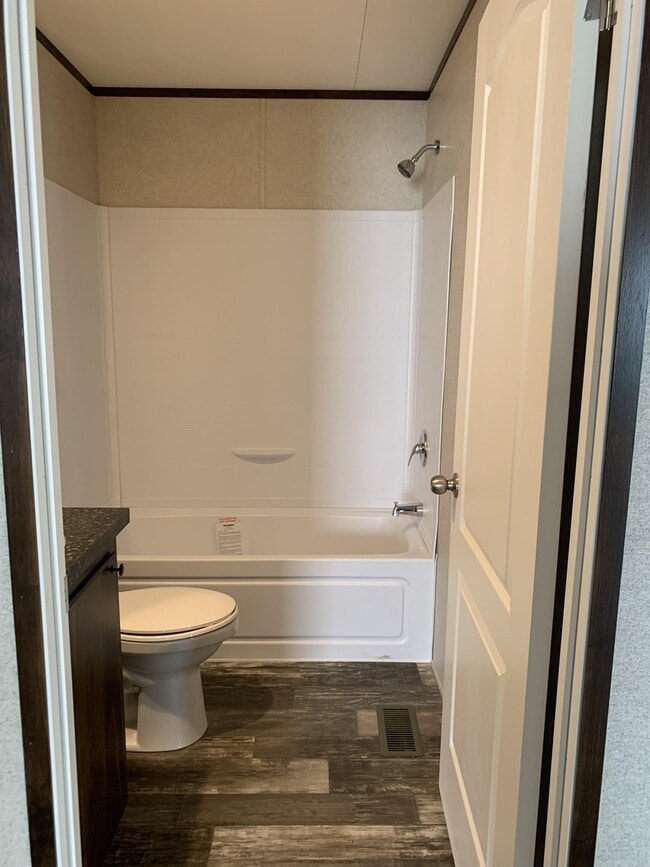 Building Photo - 104 Bristol St