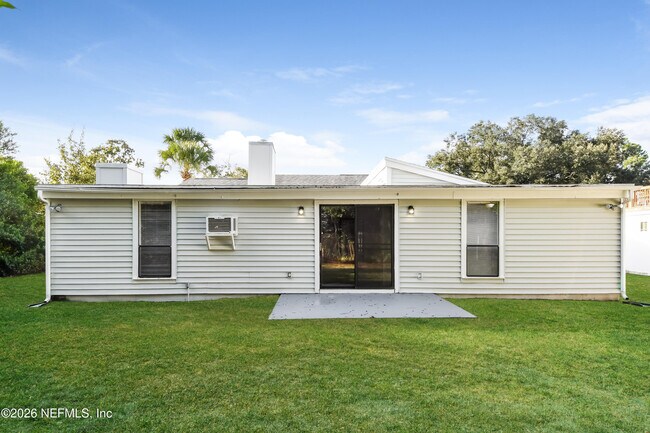 Building Photo - 11665 Summer Tree Rd N