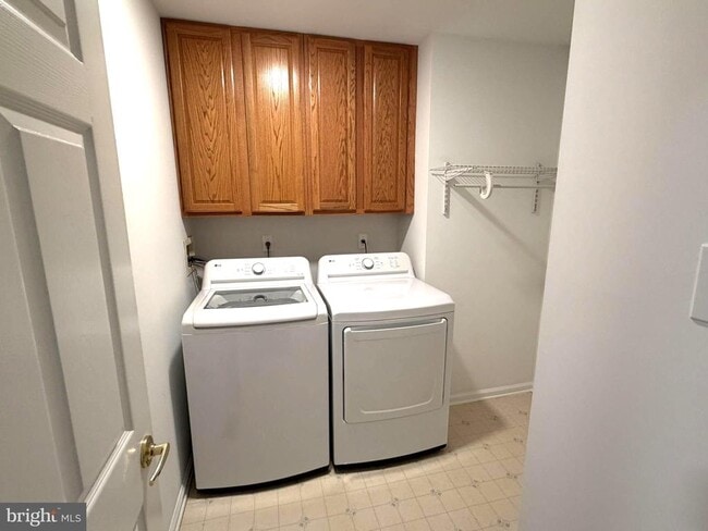 Building Photo - 40 Hearthstone Ln