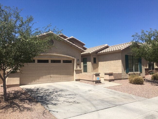 Building Photo - Beautiful Ranch Style 3 Bed 2 Bath Home!