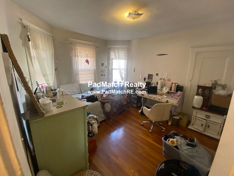 Primary Photo - 208 Kelton St