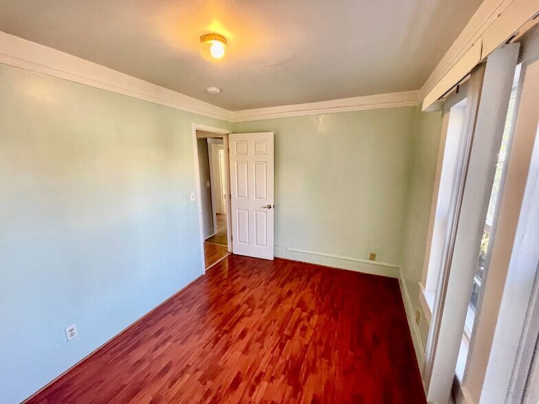 Building Photo - 475 Newton Ave