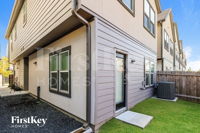 Building Photo - 18314 W Centro Cir