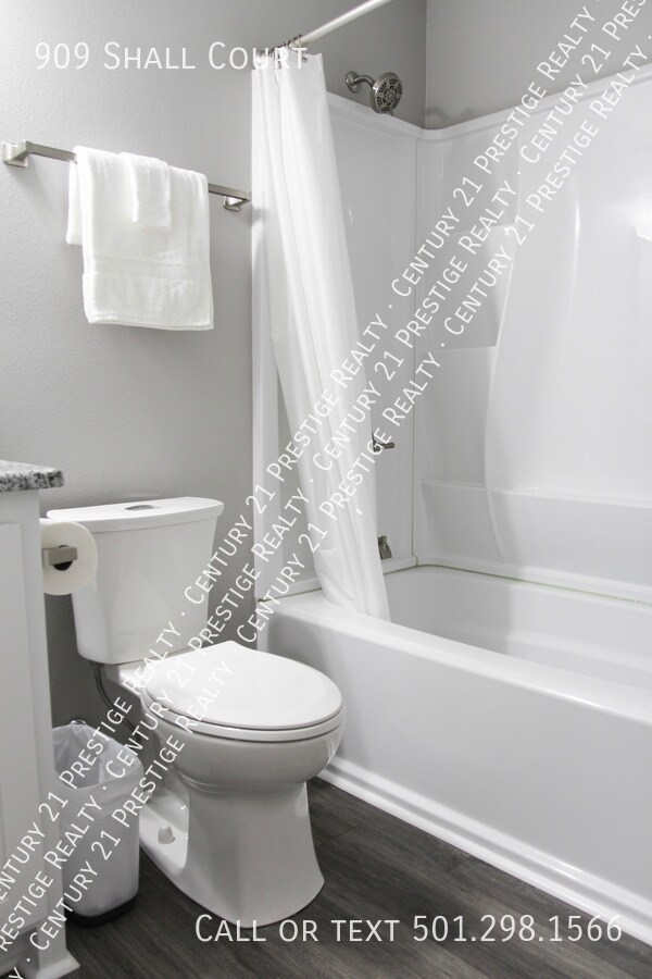Building Photo - 909 Shall Ct
