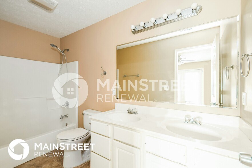 Building Photo - 5136 Hodson Pl
