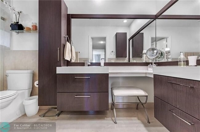 Building Photo - 812 E Cypress Ln