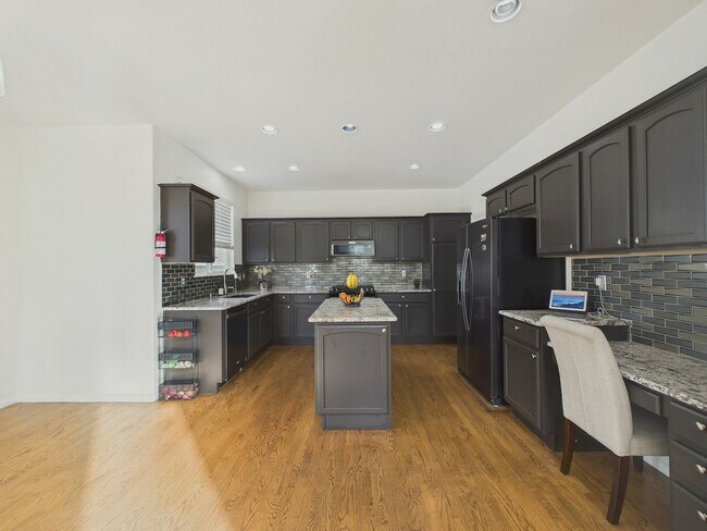 Building Photo - 2899 Woodbriar Dr