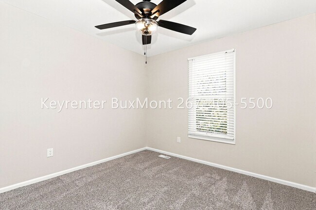 Building Photo - 102 Solway Cir