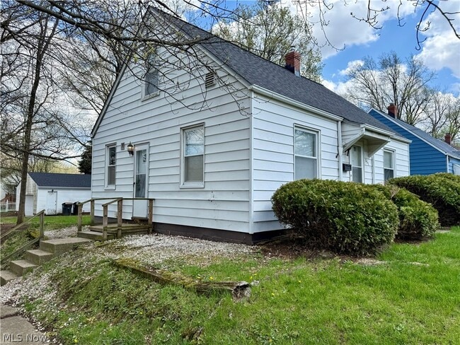 Building Photo - 857 Kennebec Ave