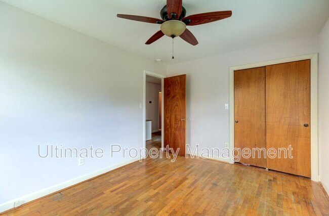 Building Photo - 317 Johnston Dr