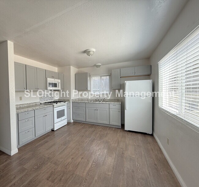 Building Photo - AVAILABLE Now - 2 Bedroom, 1 Bath Grover Beach Apartment