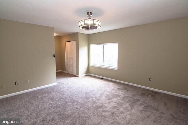 Building Photo - 5404 Helm Ct