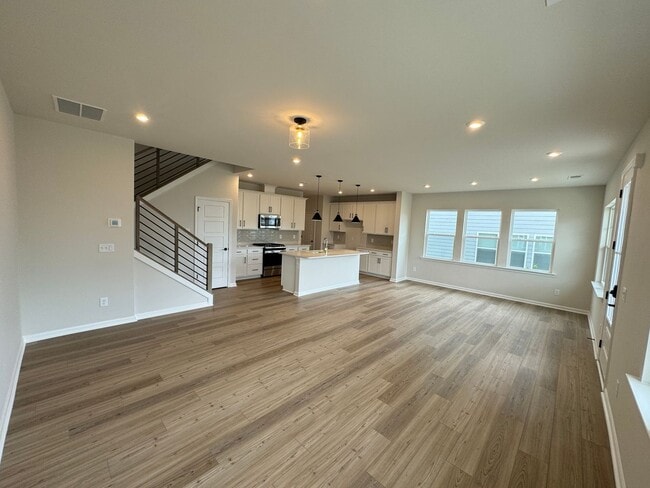 Building Photo - Built in 2024 End Unit with very convenien...