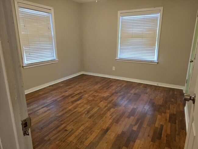 Building Photo - 555 S 9th St