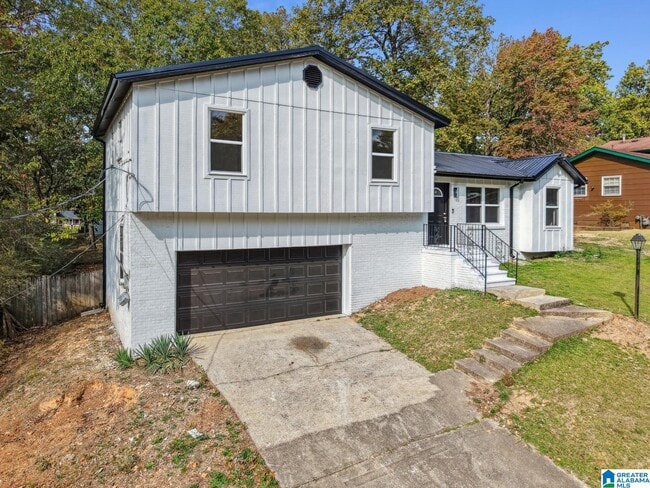 Building Photo - 1404 4th Pl NW