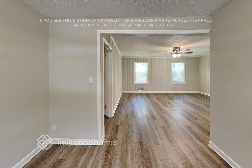 Building Photo - 921 Walnut Cir SW