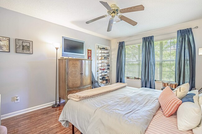 Building Photo - 4930 Windsor Green Way