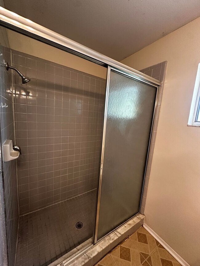 Building Photo - 3723 Narroline Dr