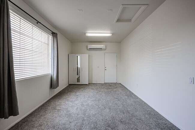 Building Photo - COMING SOON !! Lovely 4Bedroom/2Bath in the Heart of Chandler