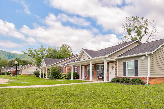 Building Photo - Pennington Crossing