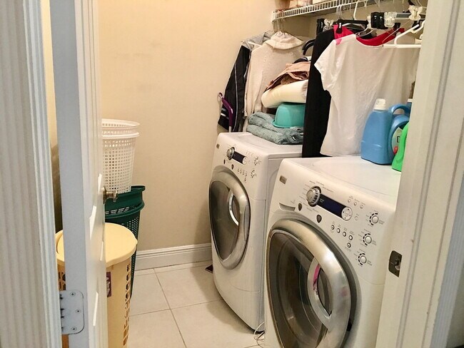 Building Photo - "Spacious 4-Bed Oasis with Granite Elegance & Pool in Miami Lakes"