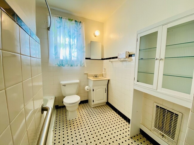 Building Photo - 4663 Rosewood Dr