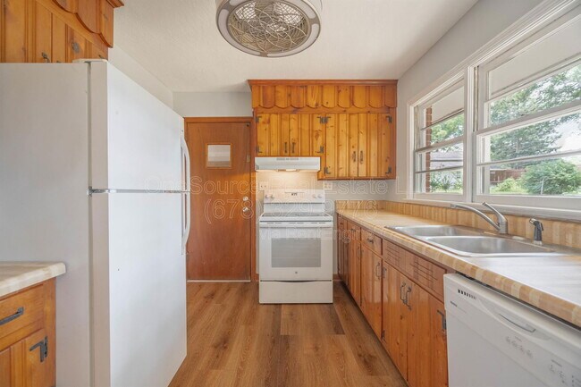 Building Photo - 1248 Cliffwood Dr
