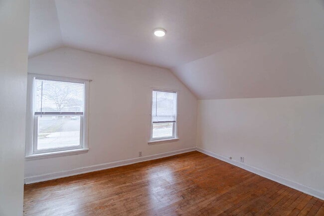 Building Photo - Updated 3-Bedroom Townhouse-Style Duplex with Modern Kitchen & Bath – Pets Welcome!