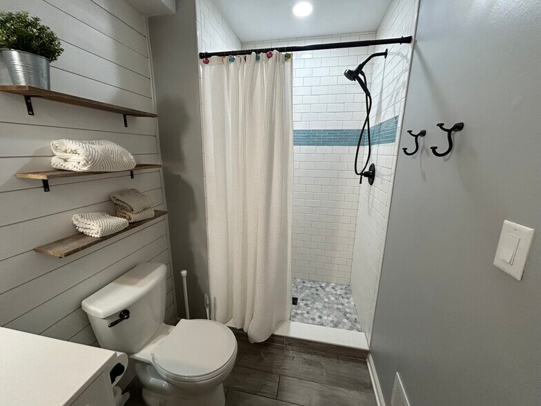 1st floor bathroom - 1001 Eddy Ct