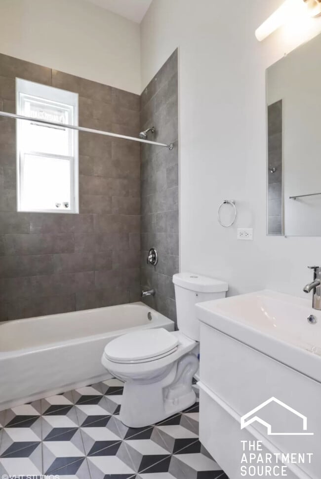 Building Photo - 2648 W Augusta Blvd