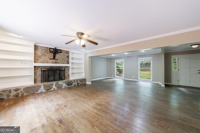 Building Photo - 10565 Shallowford Rd