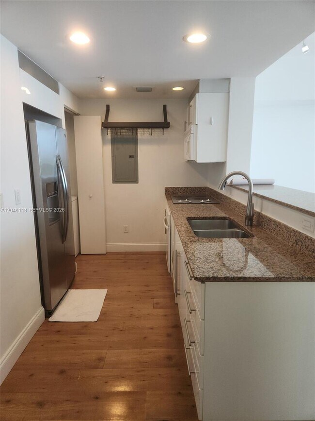 Building Photo - 325 S Biscayne Blvd