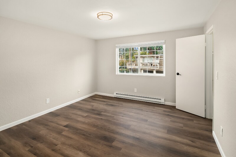 Building Photo - 14314 NE 7th Pl