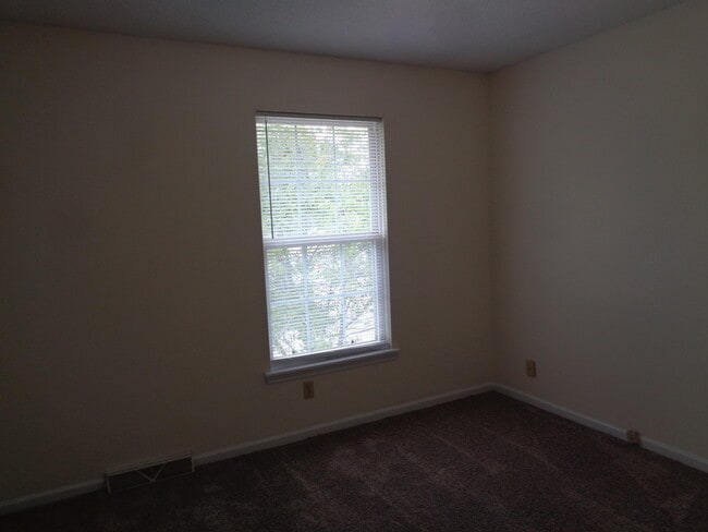 Building Photo - 1904 Mayberry Dr