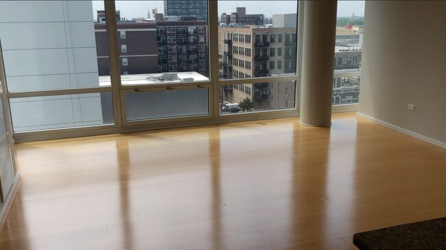 Building Photo - 115 S Sangamon St